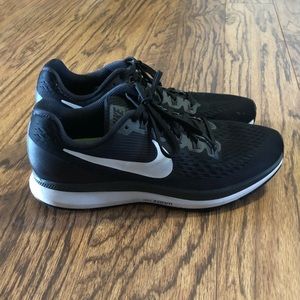 Women’s Nike Zoom Athletic Shoes, Size 10.5